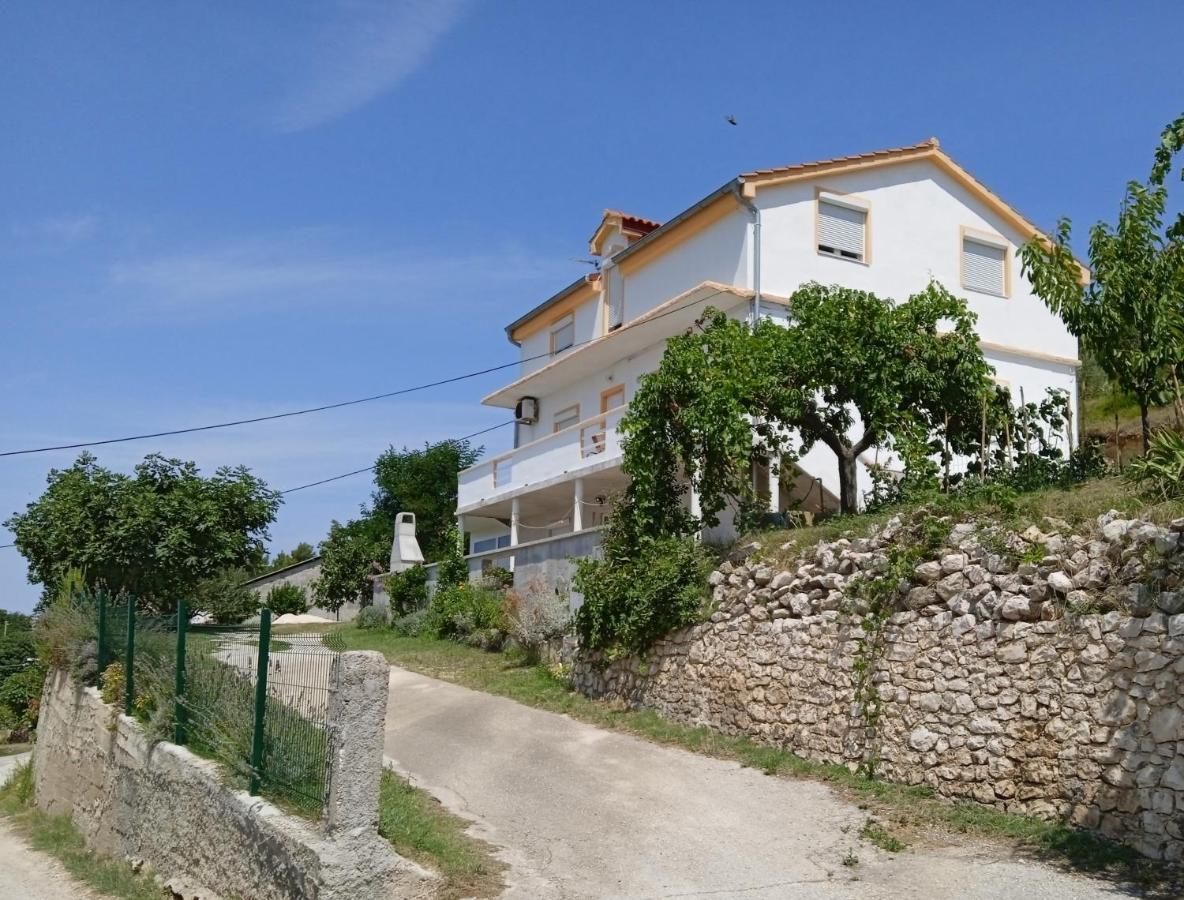 Family Paradise Apartment Ražanac
